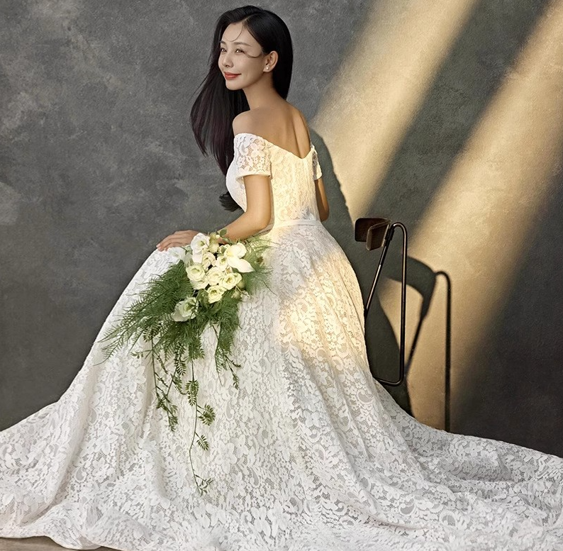 How much does it cost to rent a wedding dress in 2025 for a day